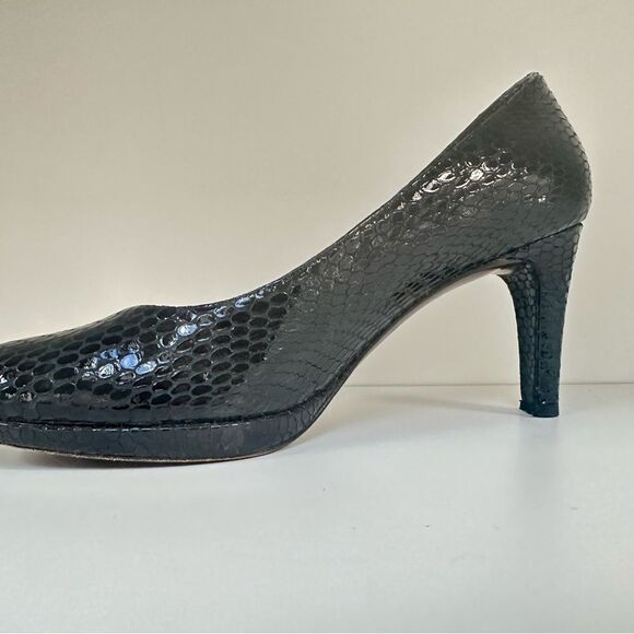 Stuart Weitzman Black Snakeskin Pumps, 7.5 - Picture 8 of 11